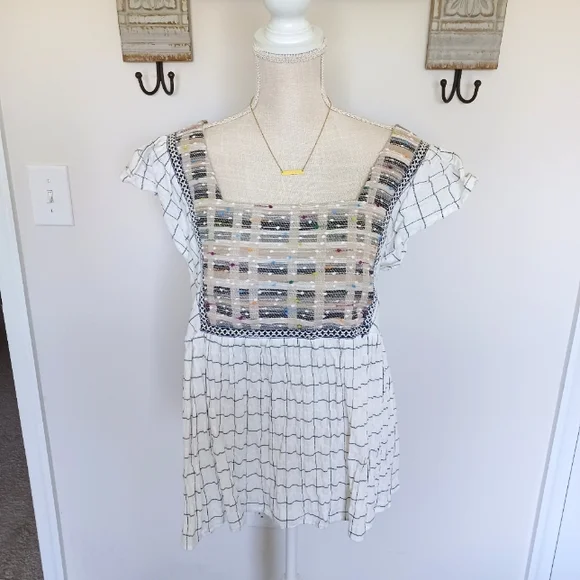 Entro Flutter Sleeve Boho Babydoll Style Top - Picture 2 of 10